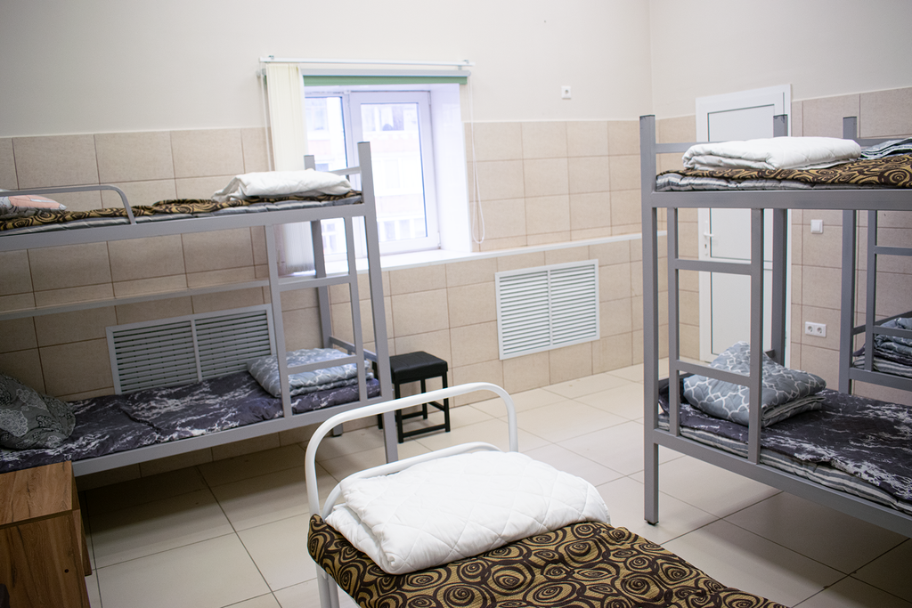 Многоместный смешанный номер 8 номер (спальное место, комфорт на 7 человек с душем, туалетом)