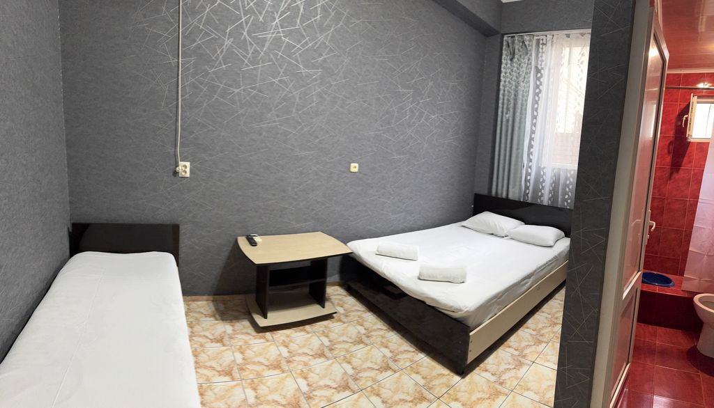 Трёхместный номер эконом на 1 этаже