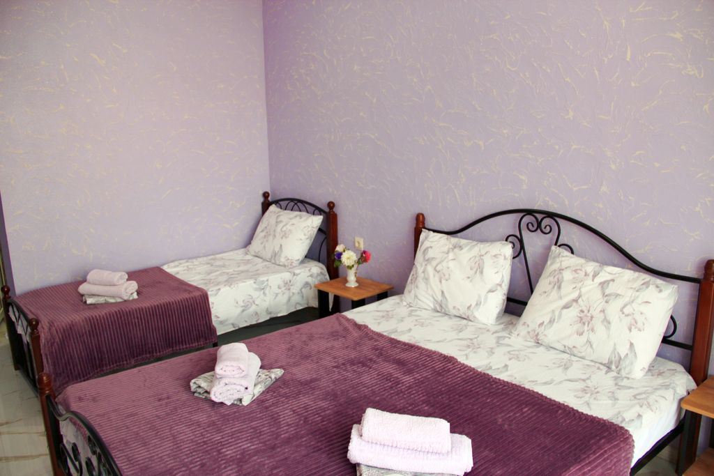 Трёхместный номер стандарт с балконом