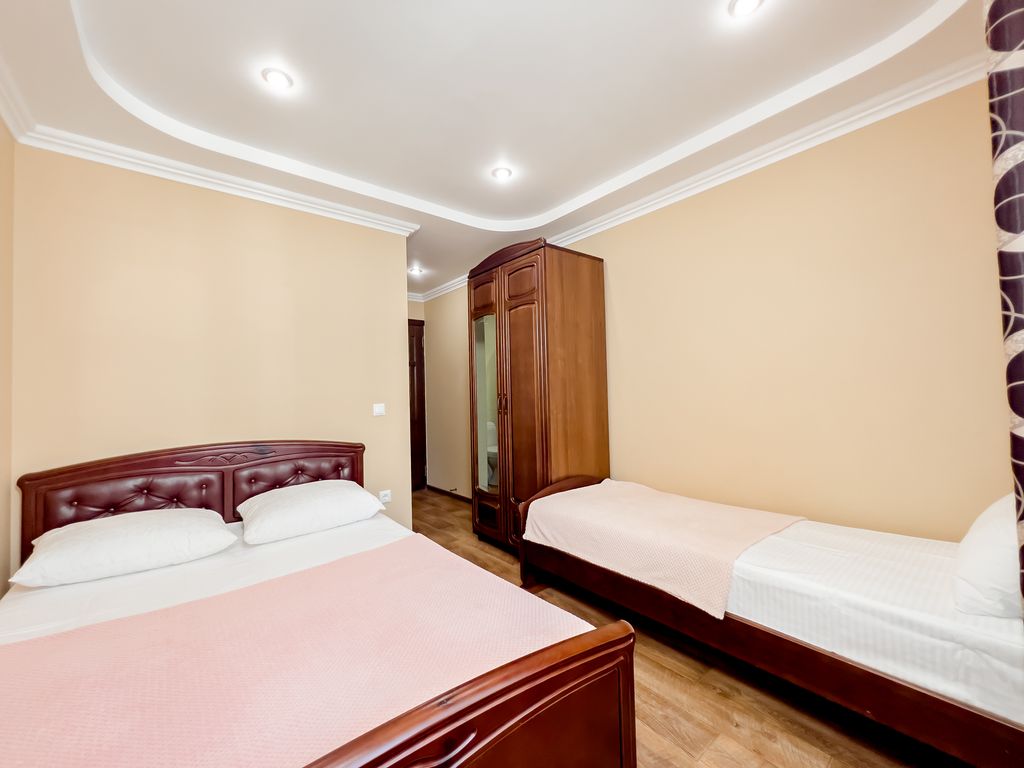 Трёхместный номер Стандарт 3-х местный с балконом