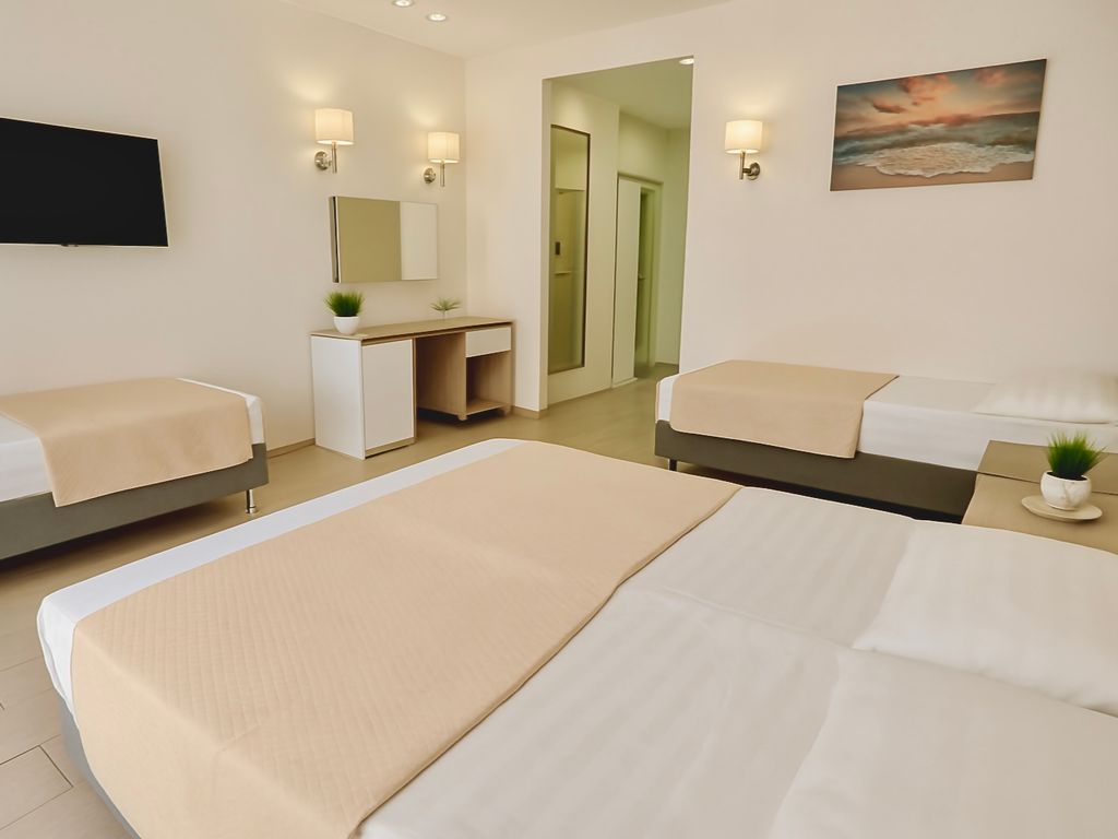 Четырёхместный номер Комфорт с балконом