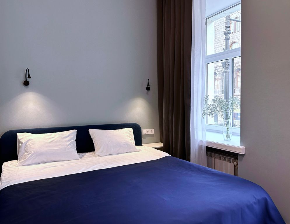 Трёхместный номер Улучшенный номер с видом на Невский проспект