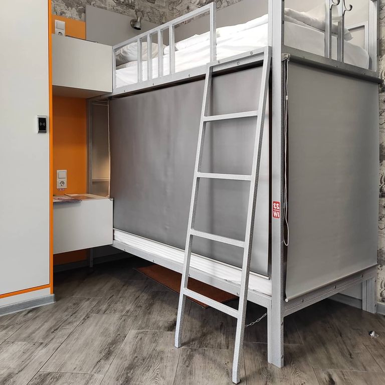 Многоместный мужской номер нижний (шторка)