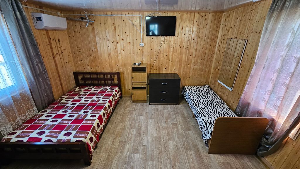 Трёхместный номер полулюкс (№5)