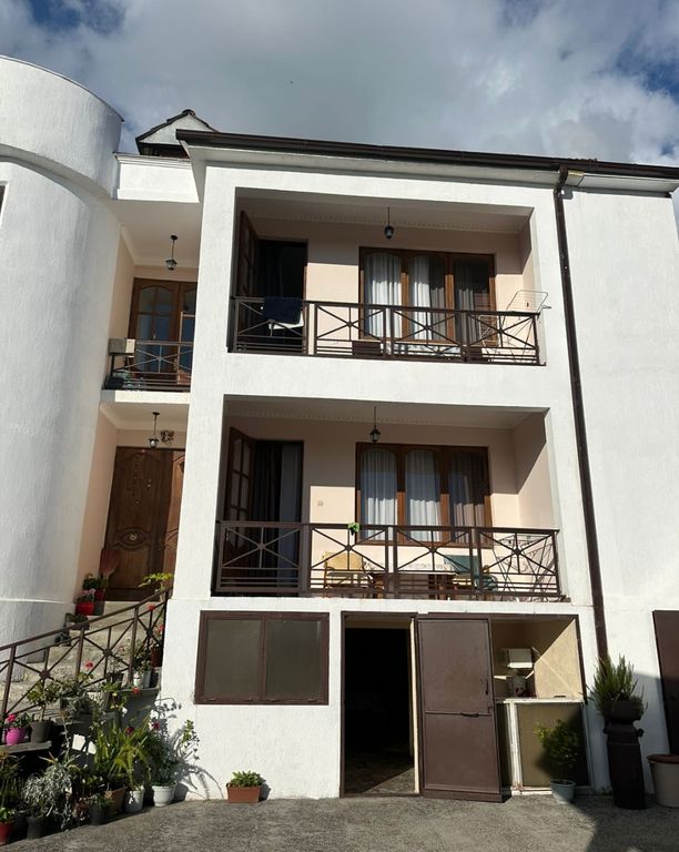 Трёхместный номер стандарт с видом на горы