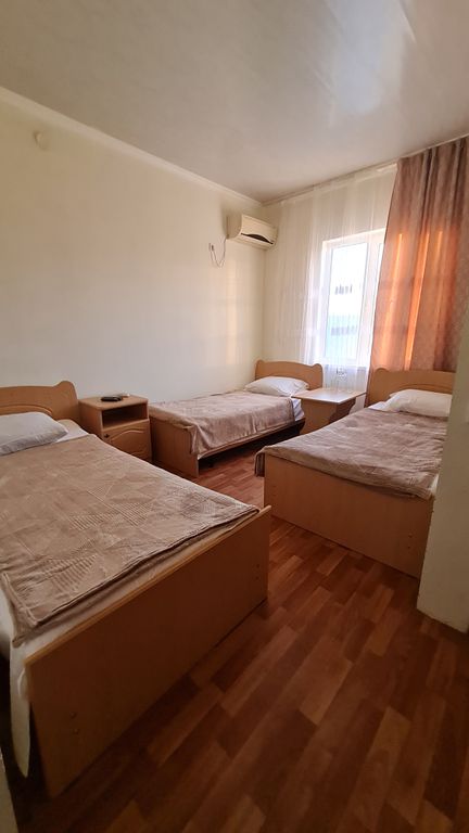 Трёхместный номер стандарт с видом на горы