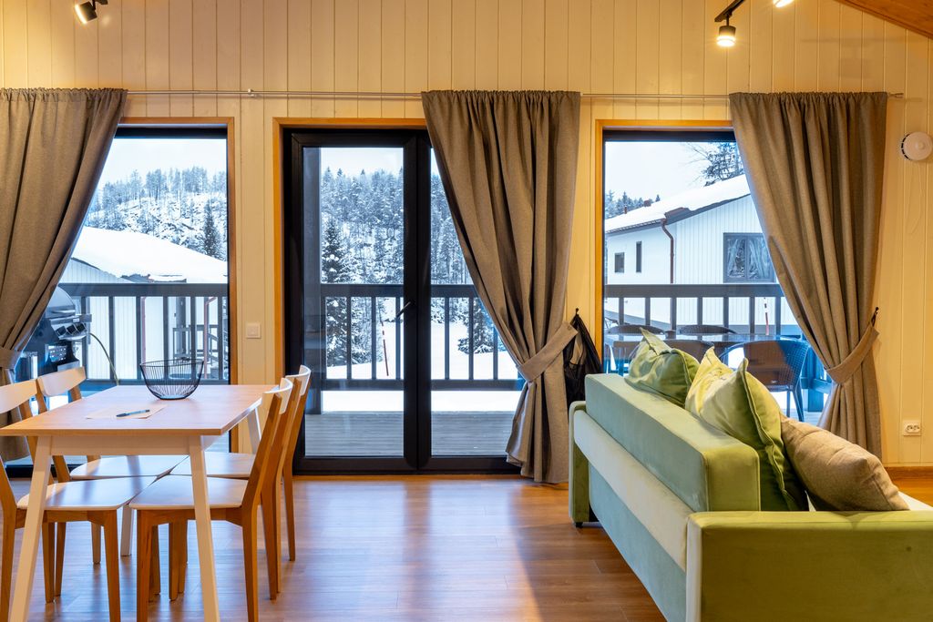 Дом с террасой, вторая линия