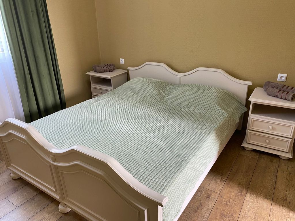 Трёхместный номер люкс с видом на горы