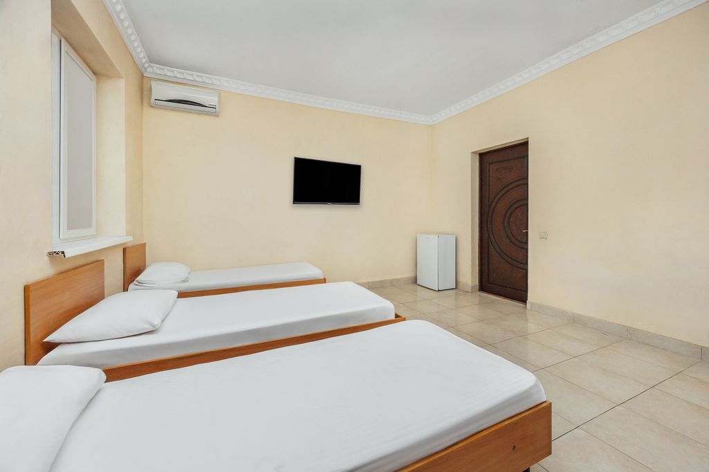 Семейный номер для 3 гостей бюджетный (тёмное окно)