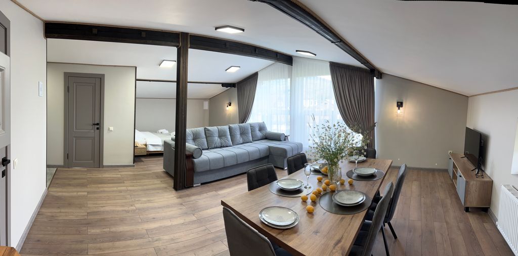 Семейный номер с видом на горы