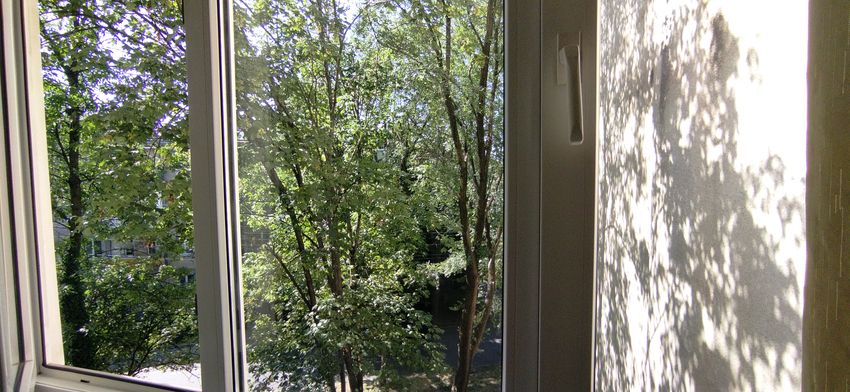 Вид из окна на лоджии 