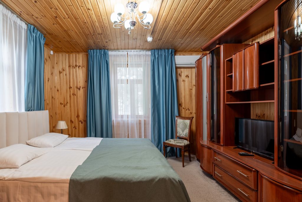 Дом двухкомнатный с кухней и гостиной