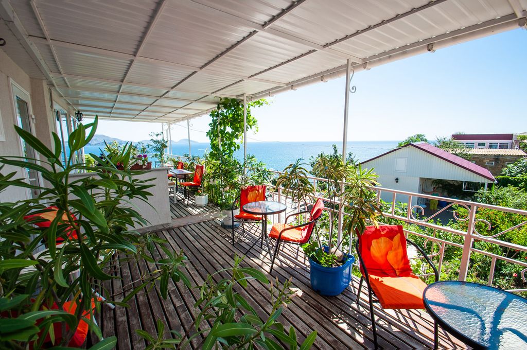 Четырёхместный номер улучшенный с видом на море