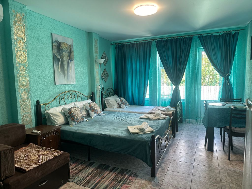 Четырёхместный номер улучшенный с видом на город