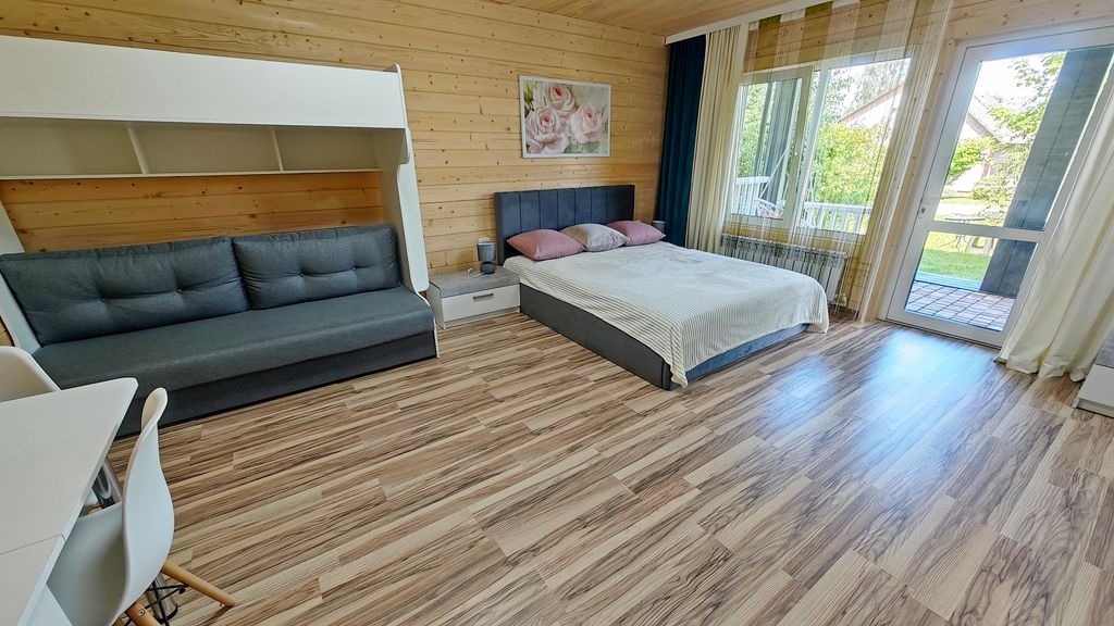 Семейный номер изумрудный домик-студия люкс с собственной террасой, лужайкой, мангалом, кондиционером, кухней и ванной комнатой