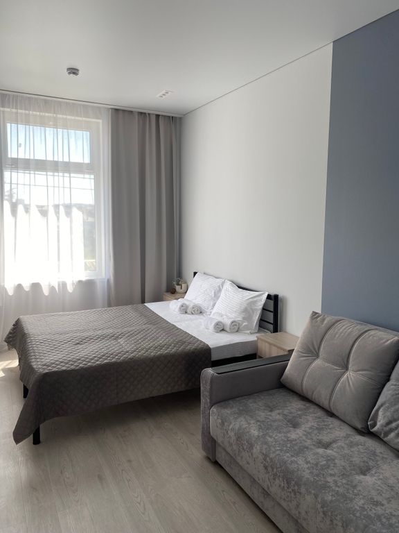 Трёхместный номер уютный с бассейном