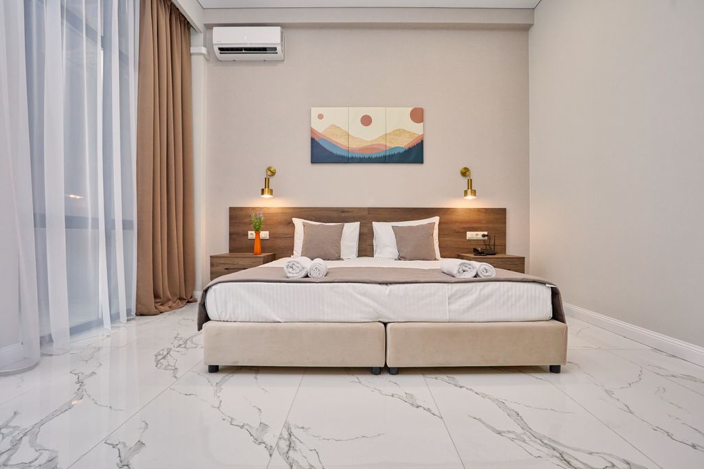 Двухместный номер с 1 кроватью Улучшенный с видом на бассейн и сад