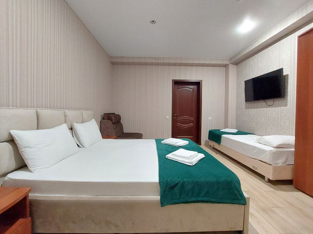 Четырёхместный с балконом и видом на море на 1 береговой (Комфорт Плюс)