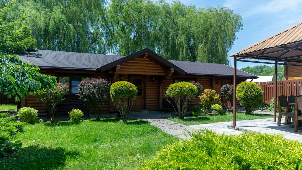 Дом VIP коттедж с собственной закрытой территорией, беседкой