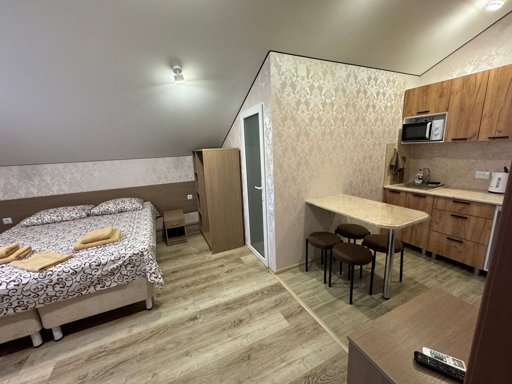 Трёхместный номер студия