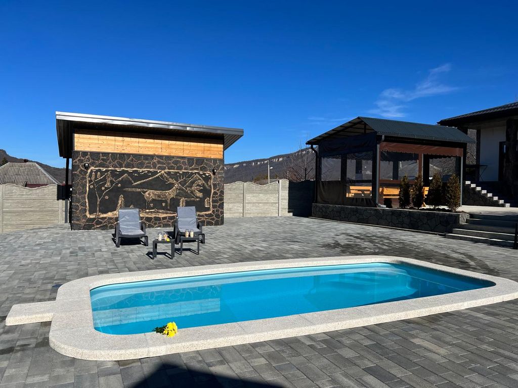 Четырёхместный номер улучшенный с видом на горы