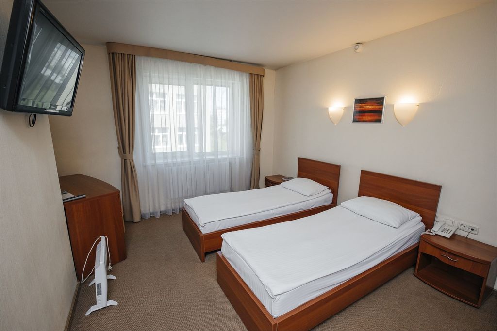 Двухместный номер с 2 отдельными кроватями улучшенный двухкомнатный