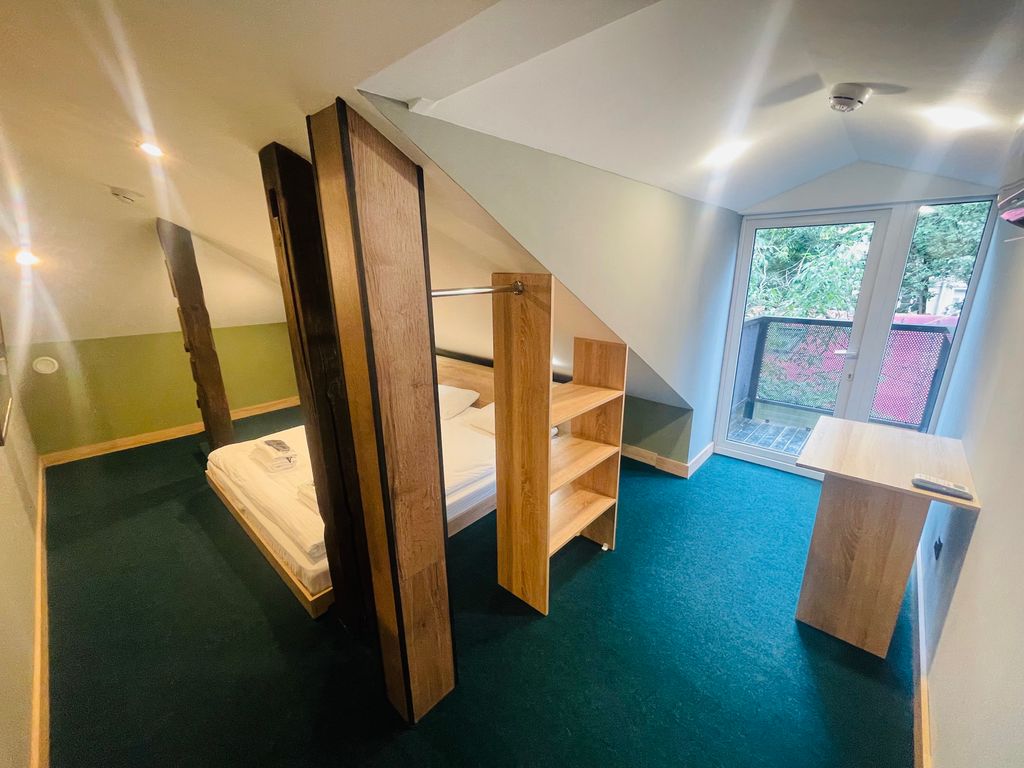 Двухместный номер с 1 кроватью Мансардный 2-х Местный Номер с Балконом