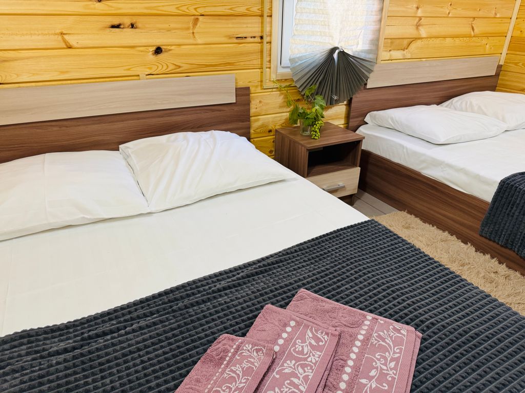 Дом 4-х местный 2-х комнатный с кухней