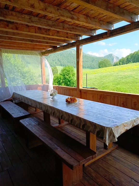 Четырёхместный номер стандарт с видом на горы