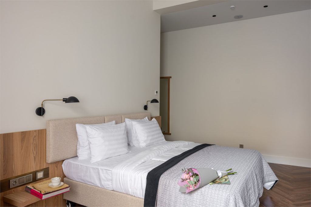 Двухместный номер с 1 кроватью Джуниор сьют с ванной Hovard Classic