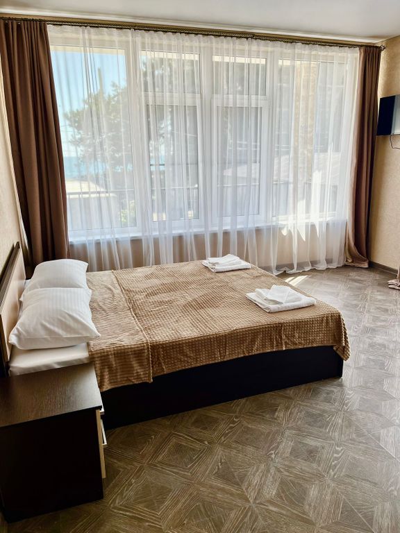 Трёхместный номер люкс с видом на море