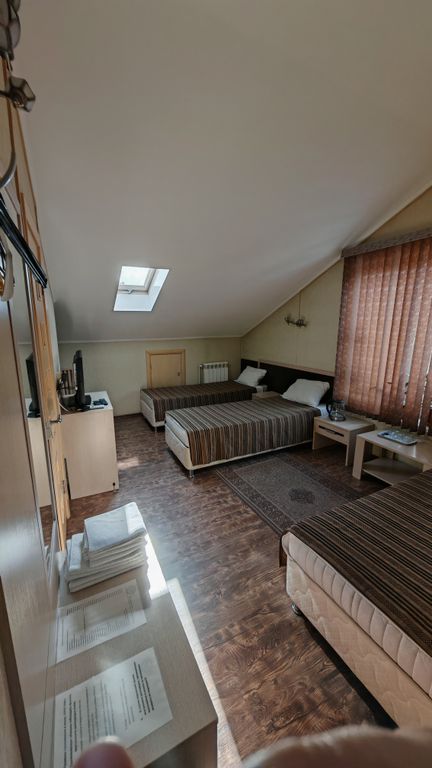 Трёхместный номер стандарт мансарда