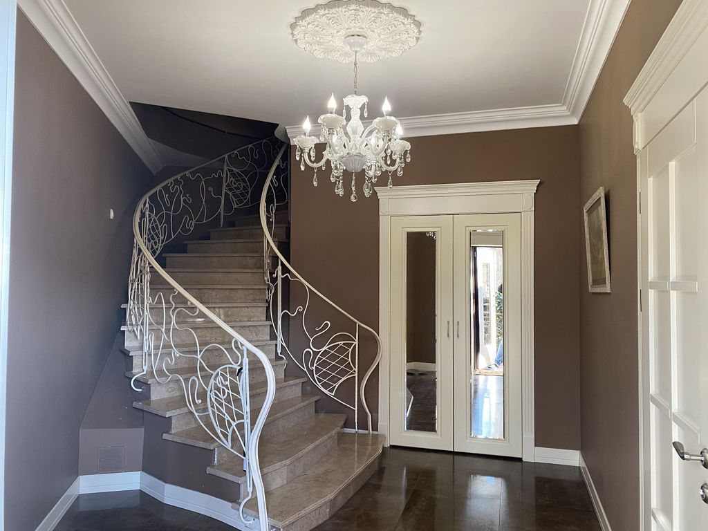 Апартаменты 8-ми местные с залом и кухней-гостиной