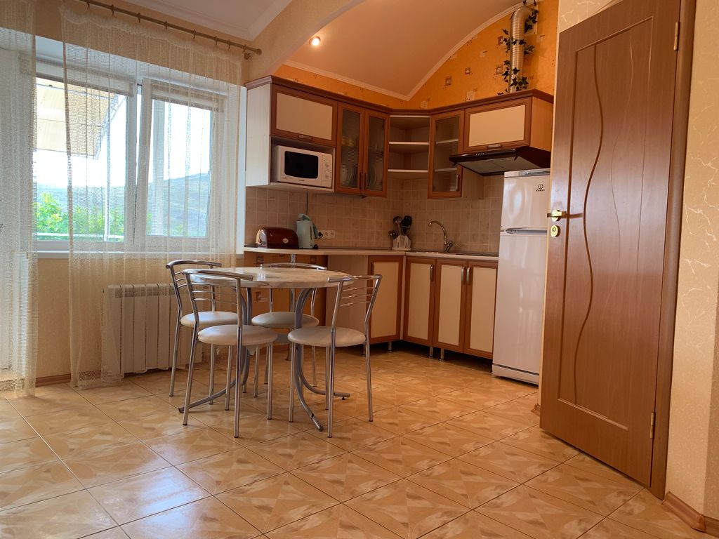 Четырёхместный номер улучшенный с видом на горы