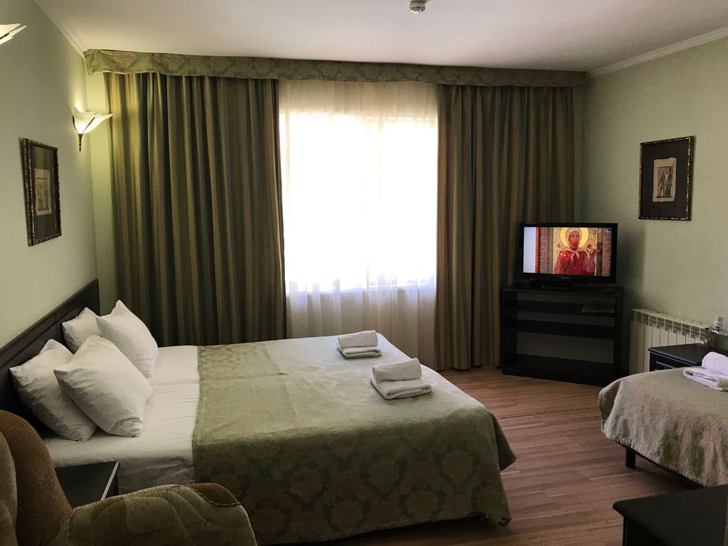 Трёхместный номер стандарт с видом на горы