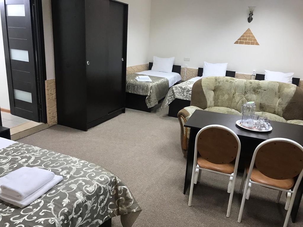 Четырёхместный номер стандарт с видом на город