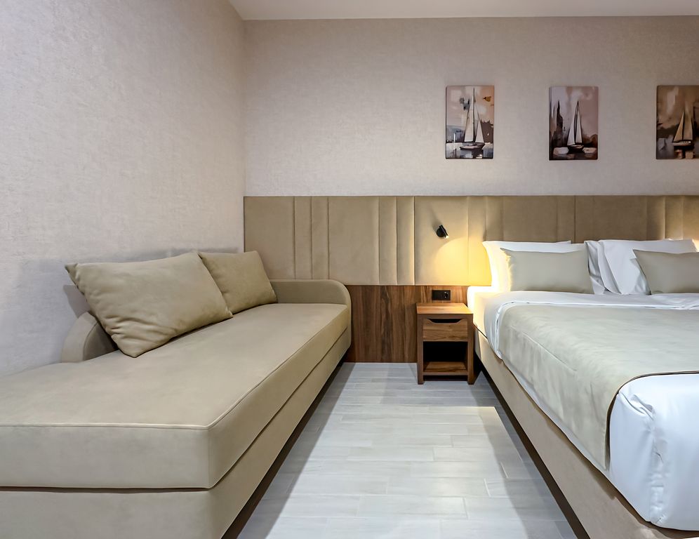 Трёхместный номер трёхместный Супериор с балконом