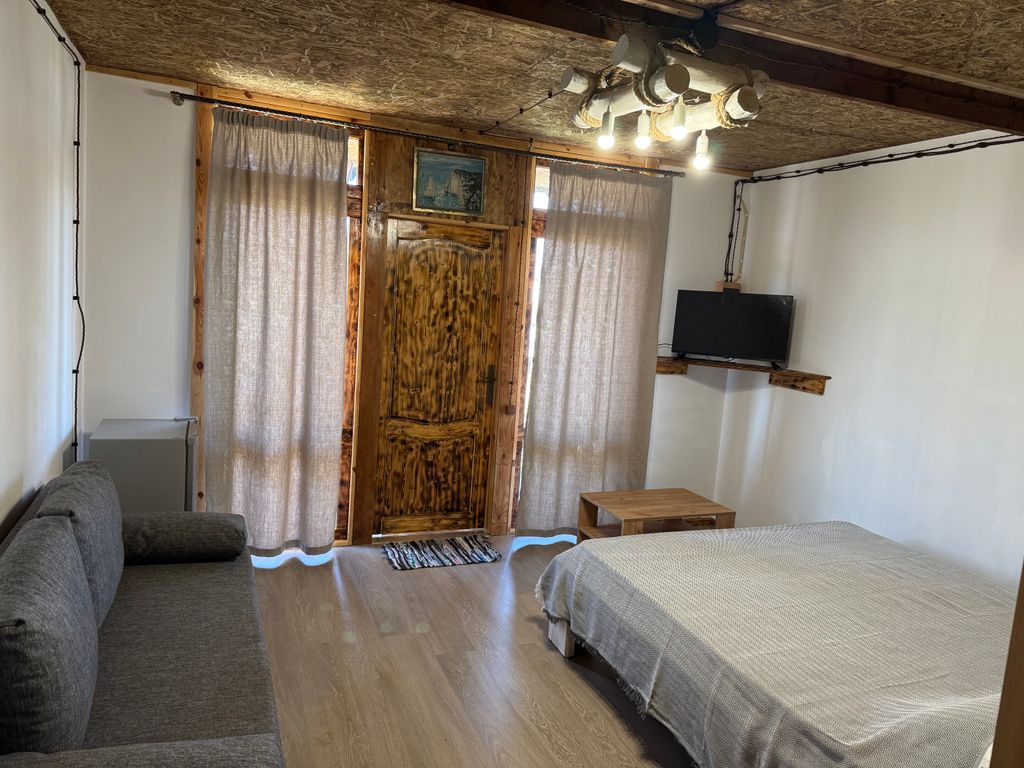 Четырёхместный номер стандарт с видом на горы