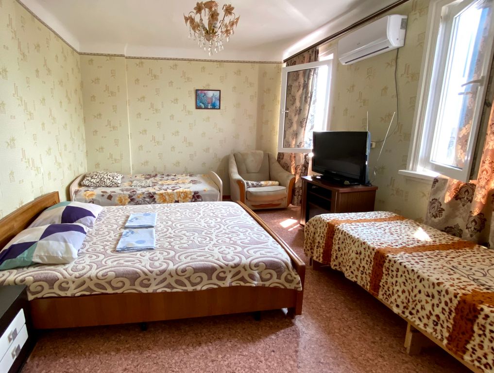 Четырёхместный номер эконом с видом на море