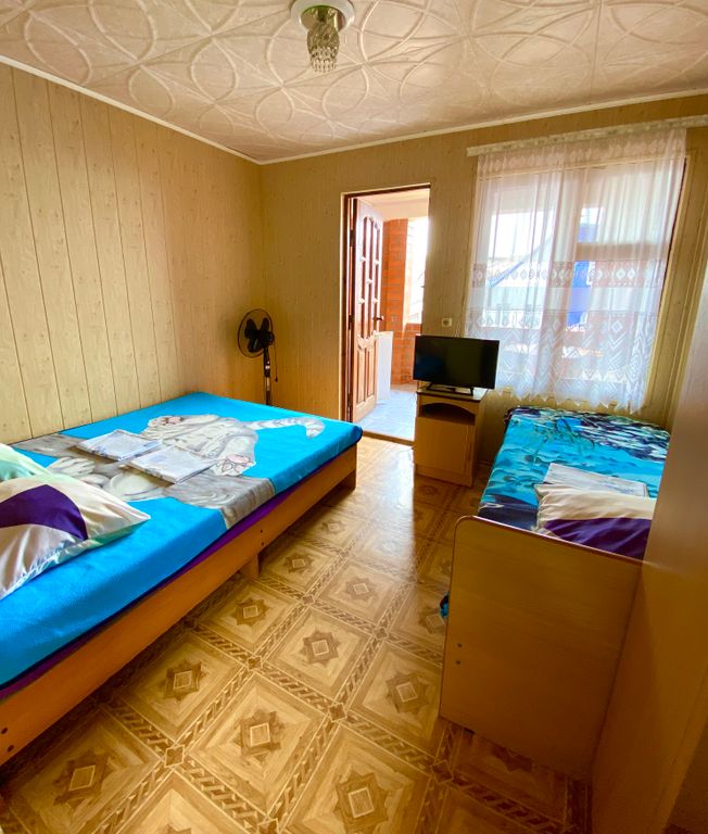 Трёхместный номер эконом с видом на море