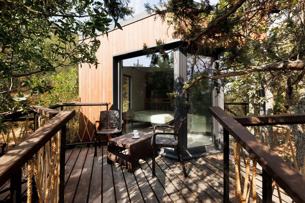 Эко-дом с террасой и двуспальной кроватью