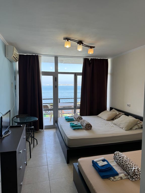 Трёхместный номер улучшенный с видом на море