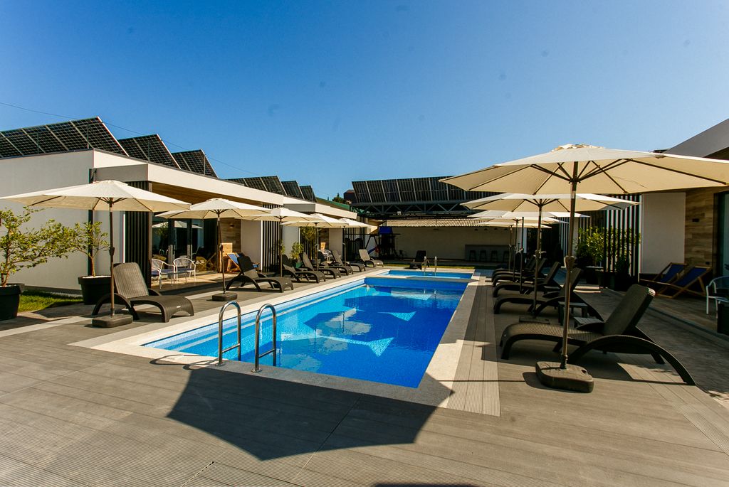 Дом уютный коттедж с отдельной террасой недалеко от моря