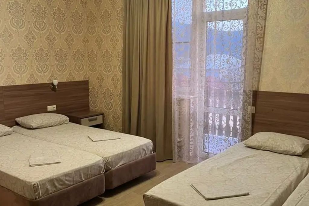 Четырёхместный номер Стандарт с балконом