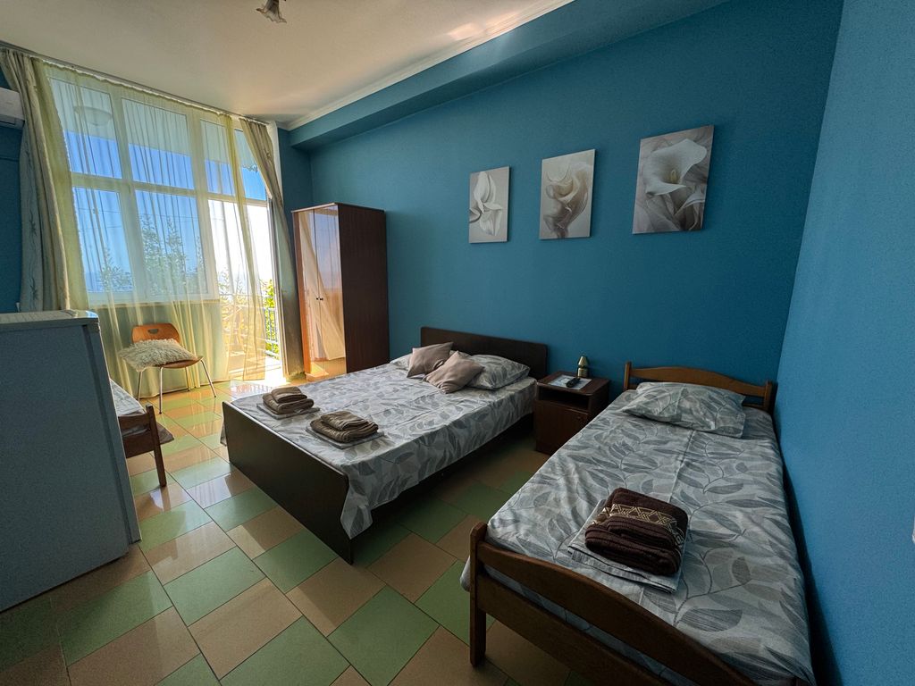 Четырёхместный номер улучшенный с видом на море