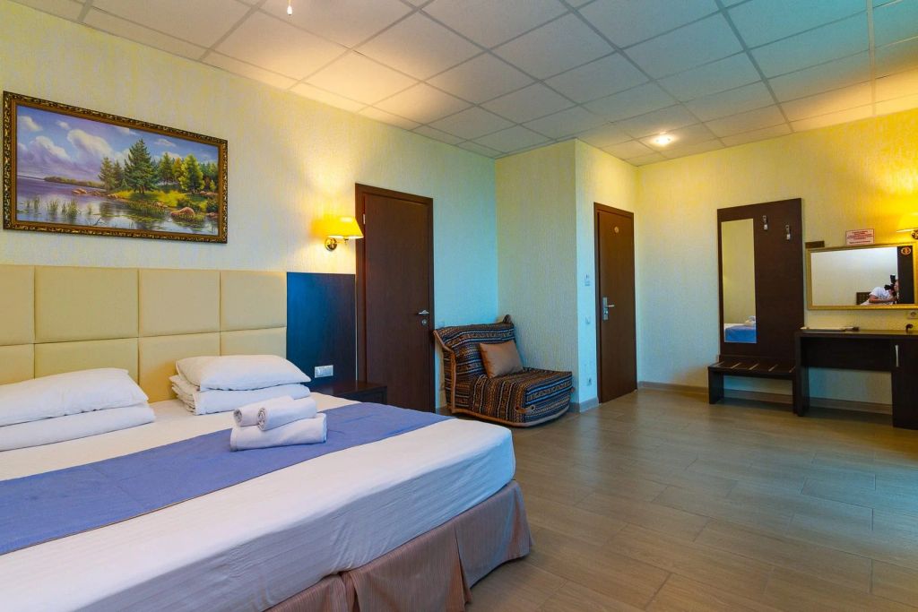 Трёхместный номер комфорт с видом на море