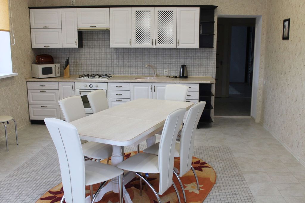 Апартаменты четырехкомнатные апартаменты  с балконом