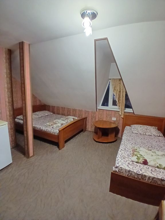 Трёхместный номер мансарда