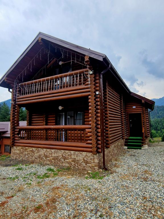 Трёхместный номер улучшенный с видом на горы