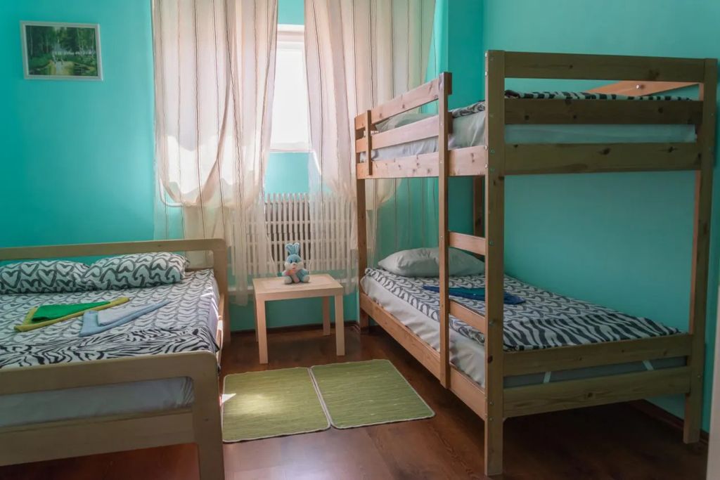 Семейный номер с общей ванной комнатой